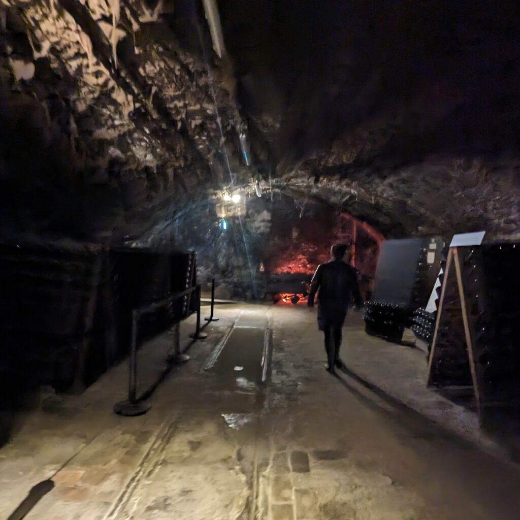 Blick in den Sektkeller der Kellerei Kessler